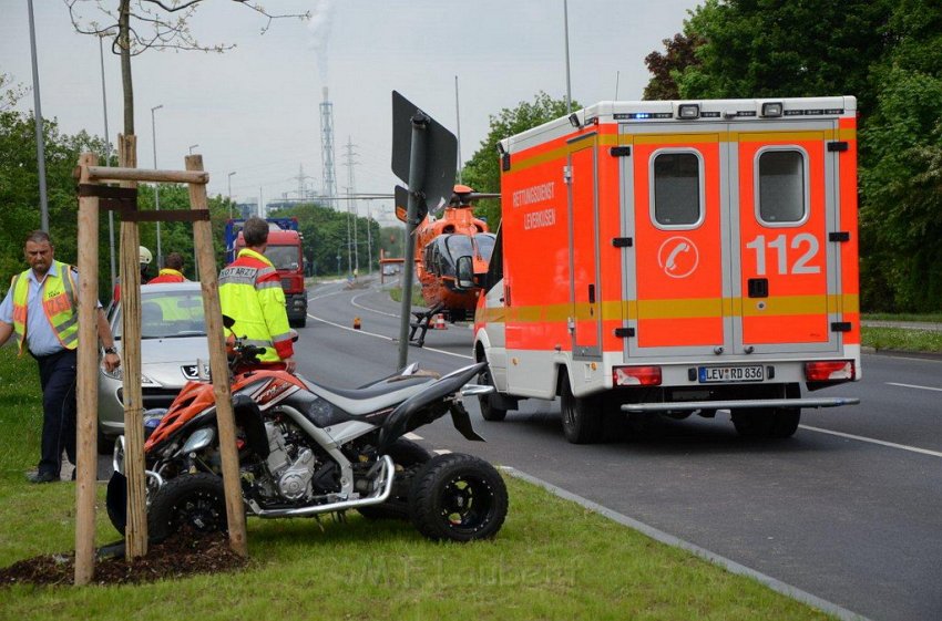 Einsatz Christoph 3 Quadunfall Leverkusen Olof Palmestr 13.jpg